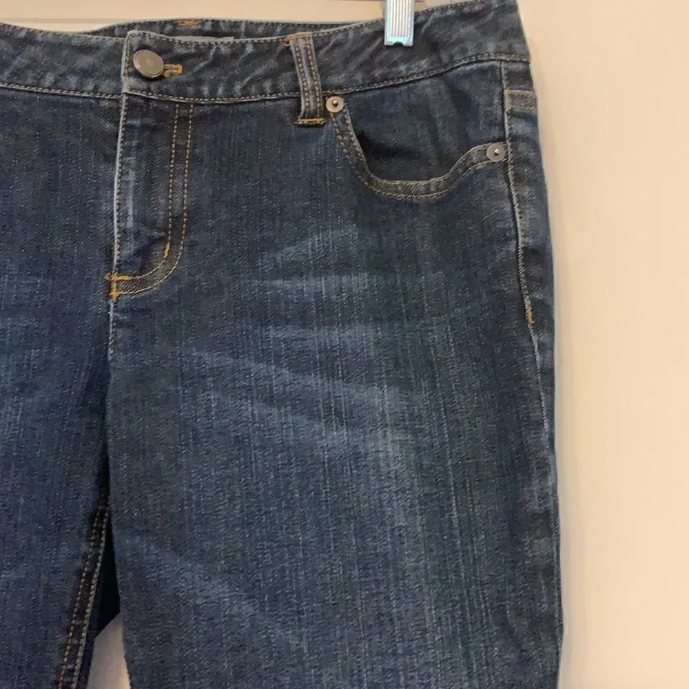 Ann Taylor size 8 denim jeans with embellished back pockets. Inseam 27” EUC